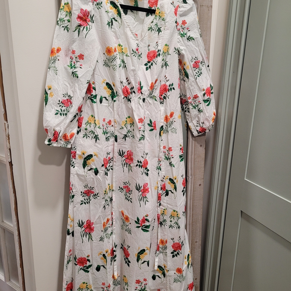 Gal Meets Glam Floral White Maxi Dress